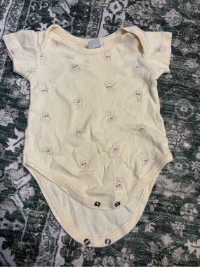 Vintage Infant Short-Sleeve Yellow One-Piece Bodysuit with Bear Print